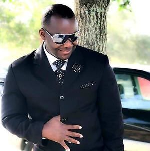 Meet your Posher, Emmanuel